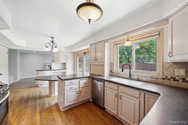 Building Photo - 7302 Parkway Ct