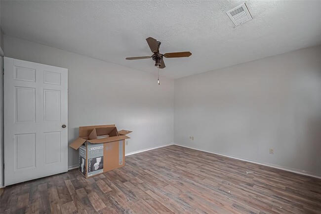 Building Photo - 811 Loire Ln
