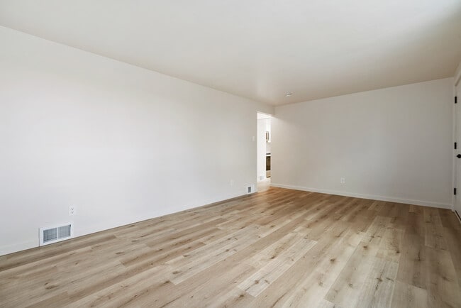 Building Photo - 4484 Scherling St