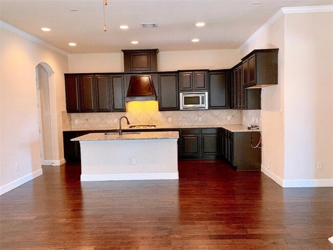 Building Photo - 8633 Ludlow Dr