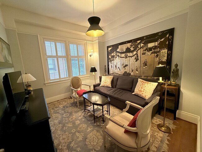 Building Photo - Historical 705 Davis Building! Vintage Lux...