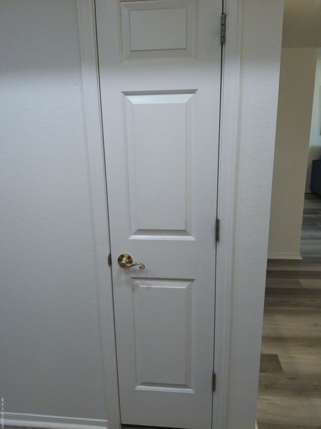 Building Photo - Beautifully designed short-term rental Or Long-Term offering comfort, style, and convenience