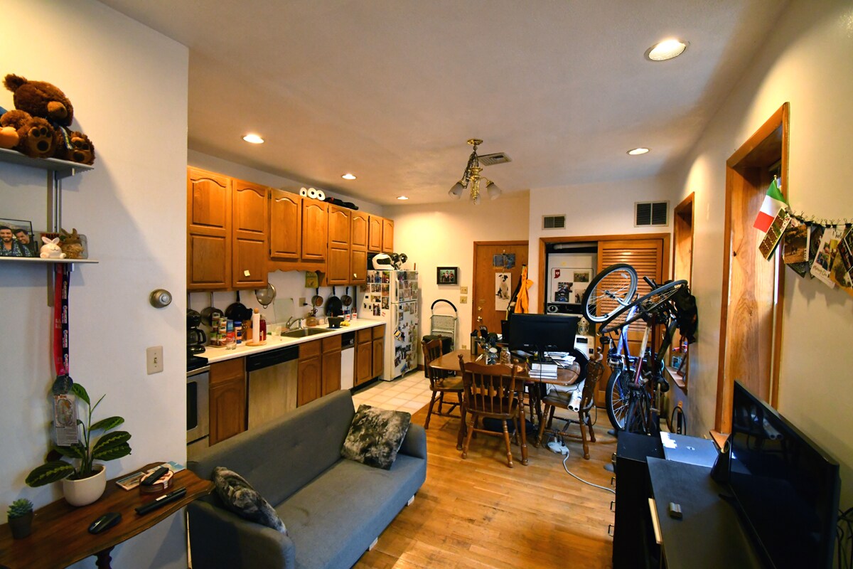 Building Photo - 374 North St