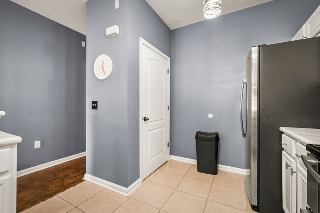 Building Photo - End unit townhome in The Cottages at Oakleaf Plantation