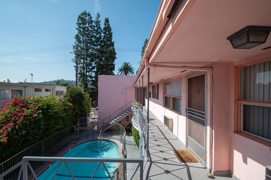 Building Photo - 11143 Aqua Vista St