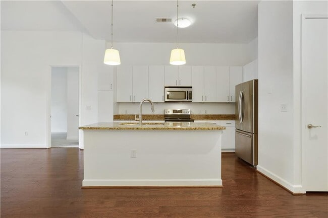 Building Photo - 711 Cosmopolitan Dr NE