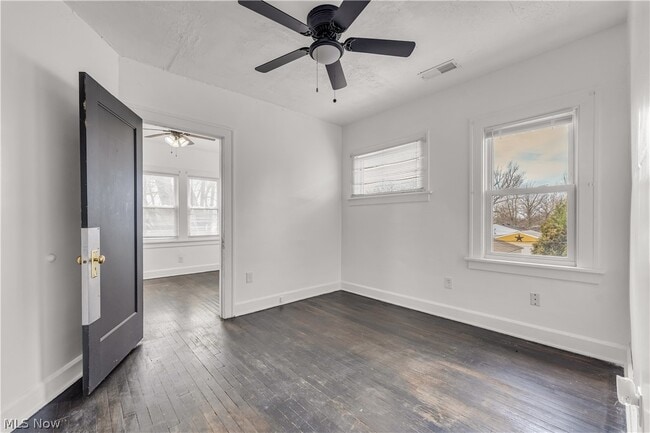 Building Photo - 2225 Oak Park Ave