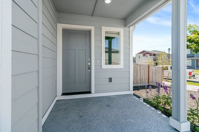 Building Photo - Modern 3-Bed Home in Lacey - $25K+ in Upgr...