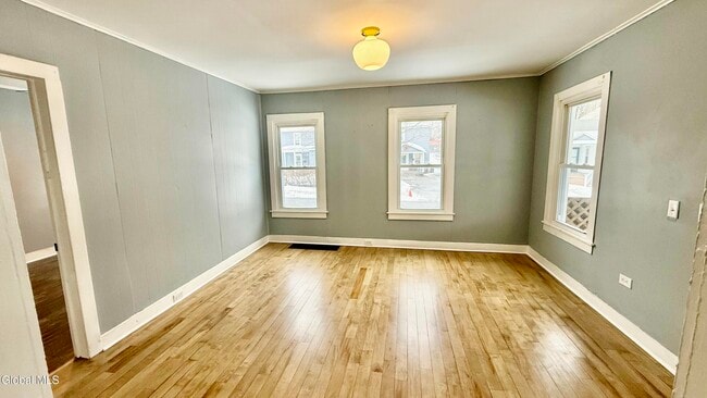 Building Photo - 173 Bay St