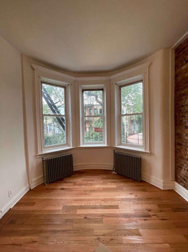 living room - 6066 69th Ave