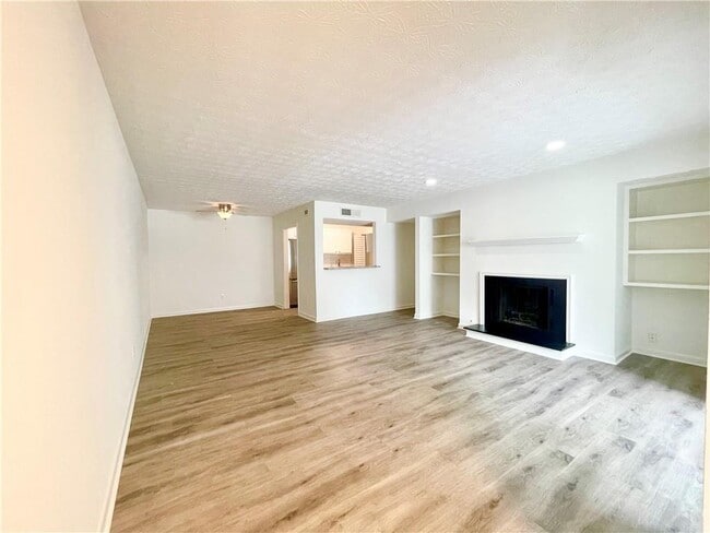 Building Photo - 320 Park Ridge Cir