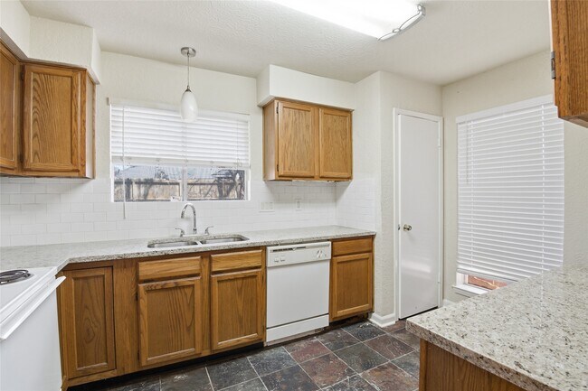 Building Photo - 4922 Temple Bell Dr