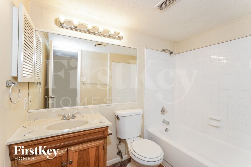 Building Photo - 4841 Trailwood Dr