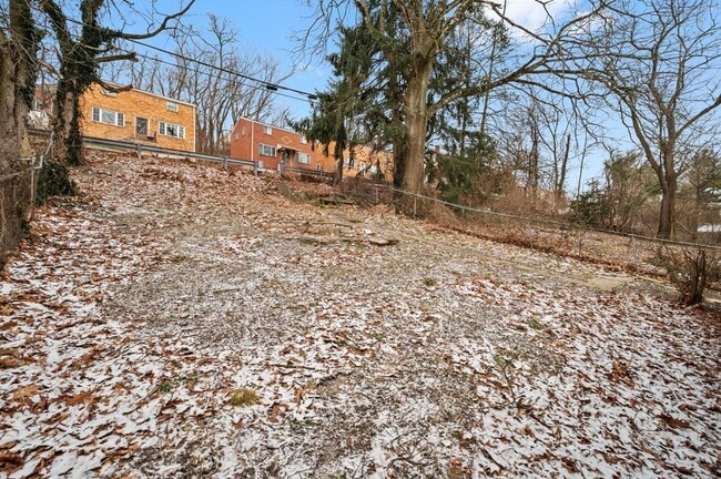 Building Photo - Recently Updated 3 Bedroom Cape Cod Home In Brookline.  Available Immediately.