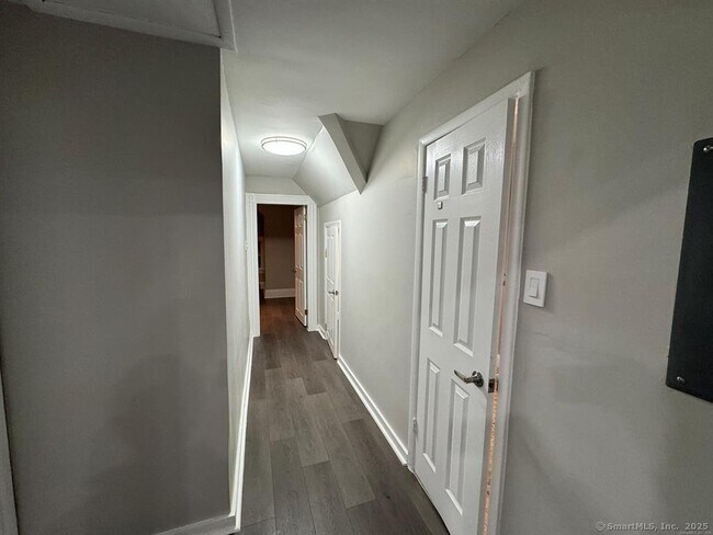 Building Photo - 644 Brooks St