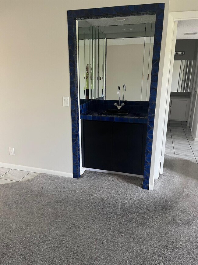 Building Photo - 16441 Blatt Blvd