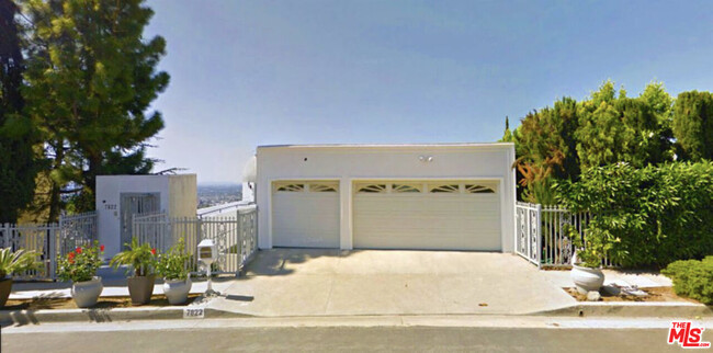 Building Photo - 7822 Oceanus Dr