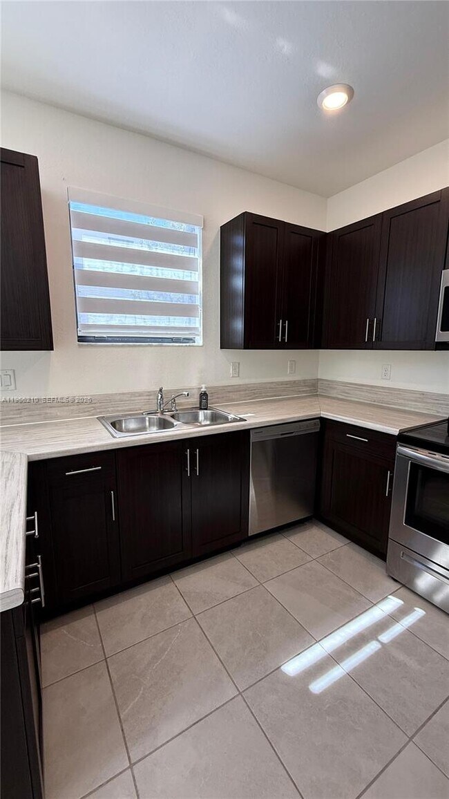 Building Photo - 11964 SW 244 Ln