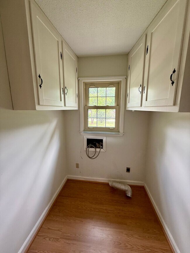 Building Photo - Three bedroom, 2 bath house in Mebane