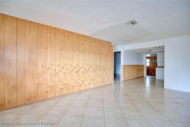 Building Photo - 604 Denise Ave