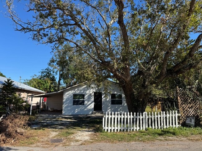 Building Photo - 2 bed 1 bath