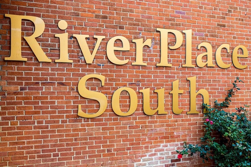 River Place South - 1011 Arlington Blvd