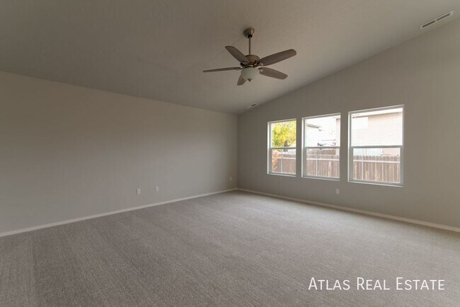 Building Photo - 4 WEEKS FREE RENT IF MOVED IN BY 4/30! Ope...