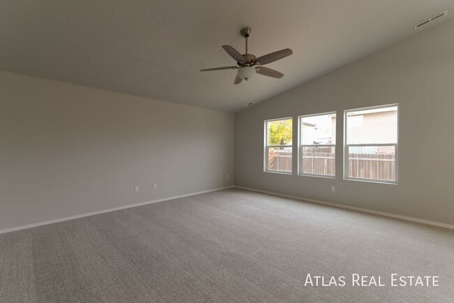 Building Photo - Open Floor Plan | New 4bd, 2bth Home