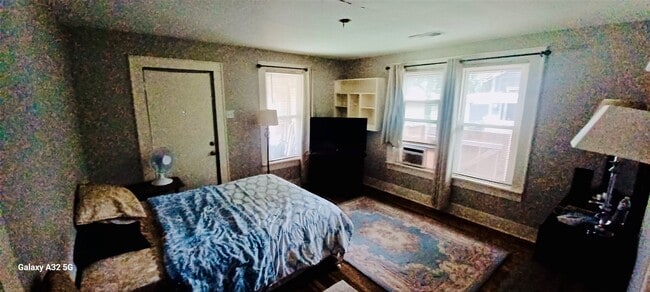 Building Photo - 610 Caplin St