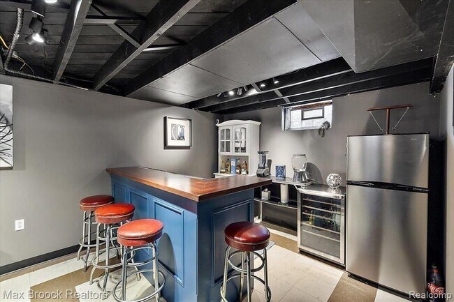 Building Photo - 3207 N Altadena Ave