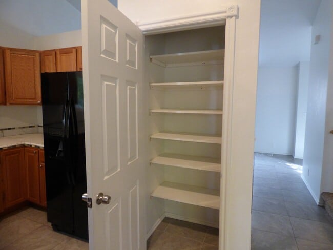 Building Photo - Updated 4 Bd 3 Ba Home in Sandy