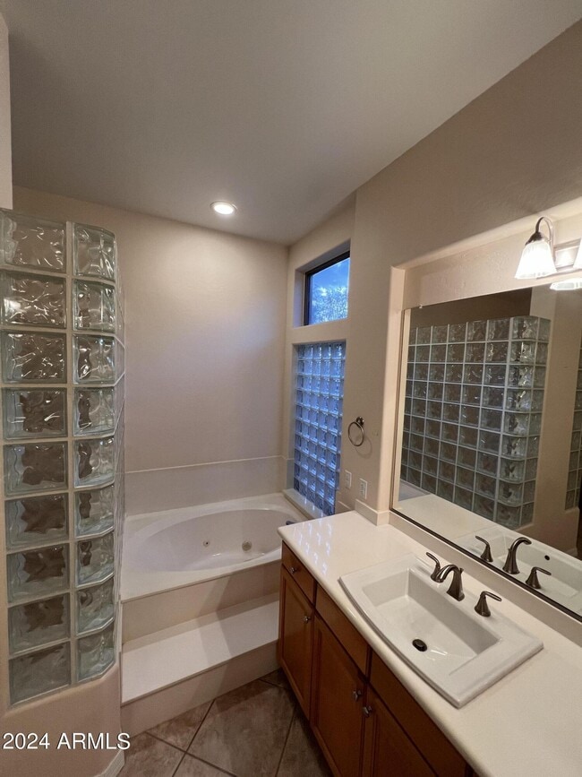 Building Photo - 11467 E Sweetwater Ave