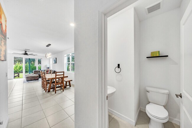 Building Photo - 235 SE Woodbark St