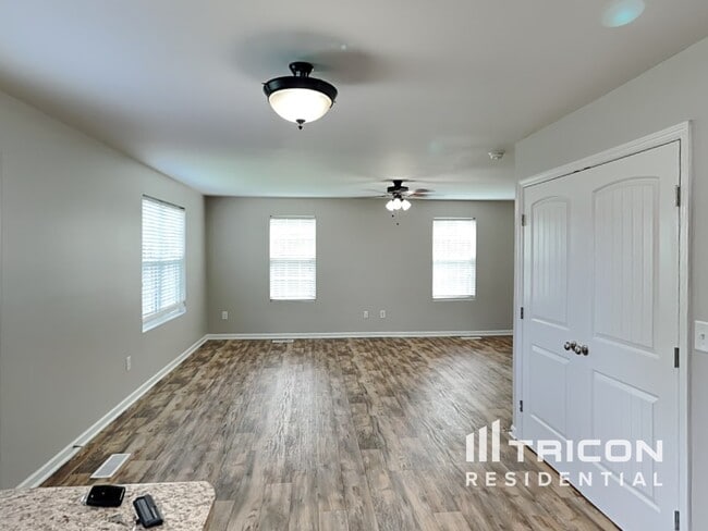 Building Photo - 537 Twyla Dr