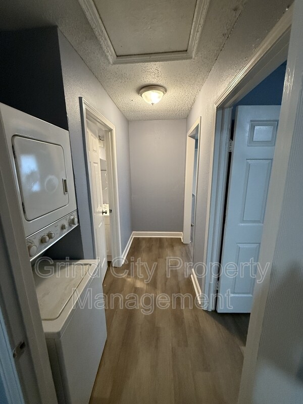 Building Photo - 3067 Princeton Ave