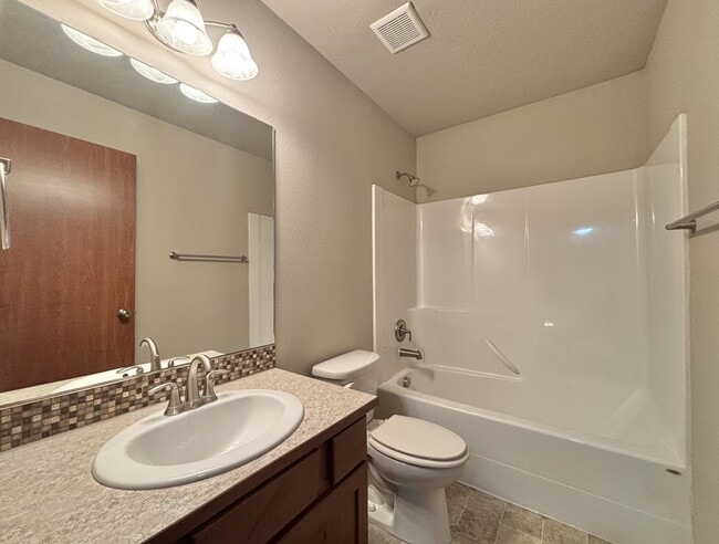 Building Photo - 8811 N Elm St