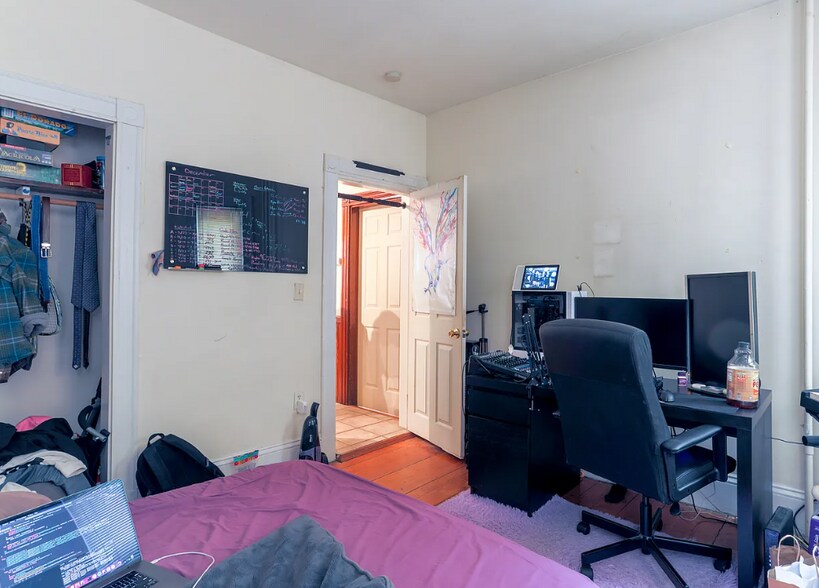 Building Photo - 70 Calumet St