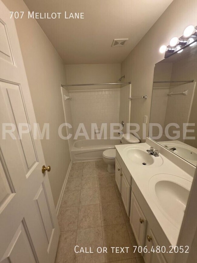 Building Photo - 707 Melilot Ln