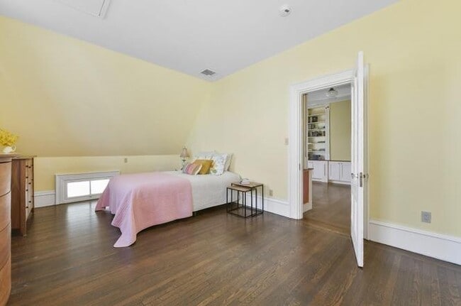 Building Photo - 197 Morrison Ave