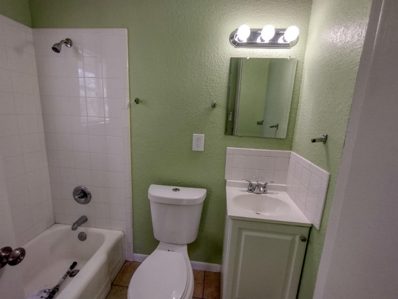 Building Photo - 1204 Bundrant Dr