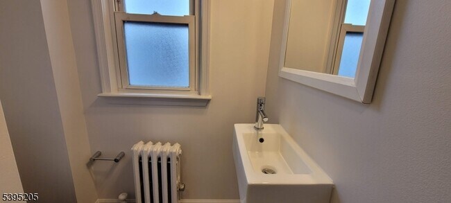 Building Photo - 18 Olive St