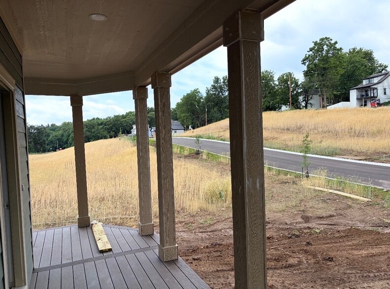 Front Porch - 712 N 1st St