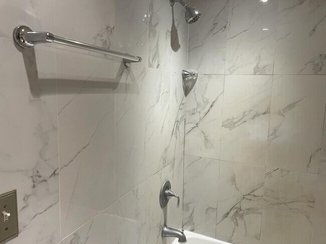 Building Photo - 2005 Jefferson St