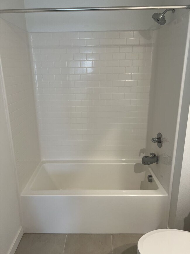 Building Photo - A Fabulous 2 Bedroom, 2 Bathroom townhome ...