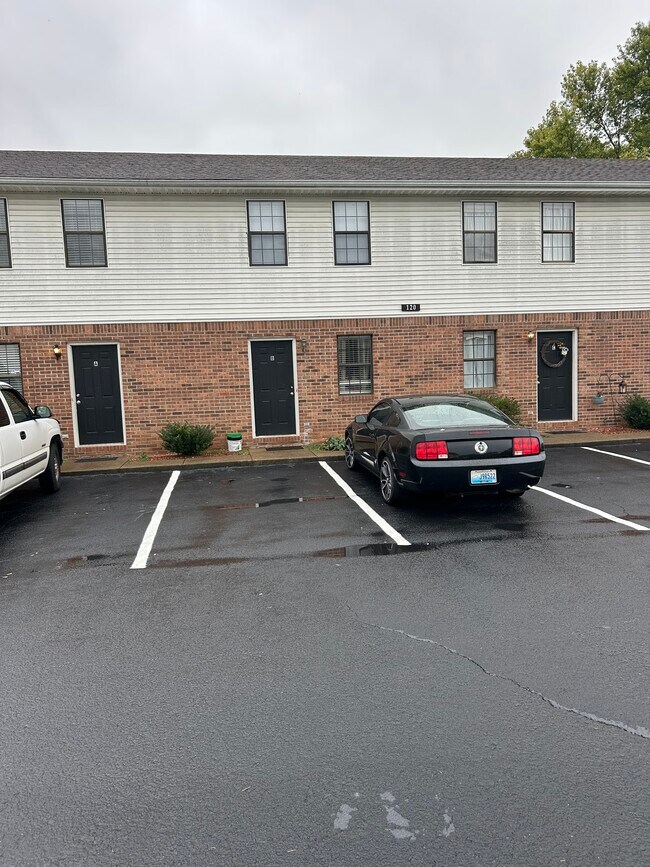 Building Photo - 110 Creekwood Ave