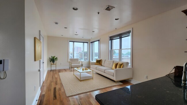 Building Photo - 1000 West St