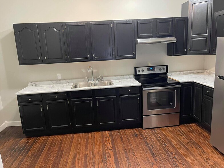 Building Photo - 416 W Sycamore St