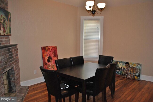 Building Photo - 127 10th St SE