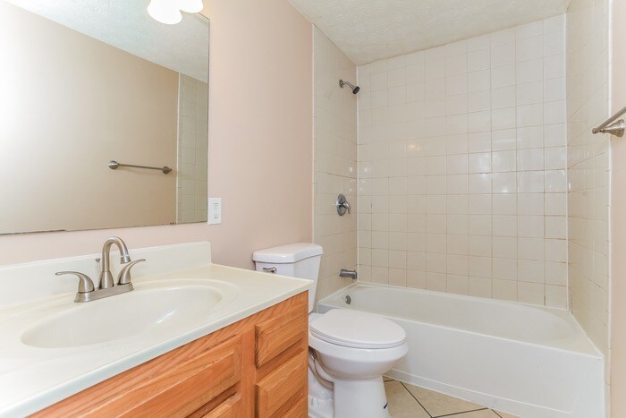 Building Photo - 2763 Quaker Ct