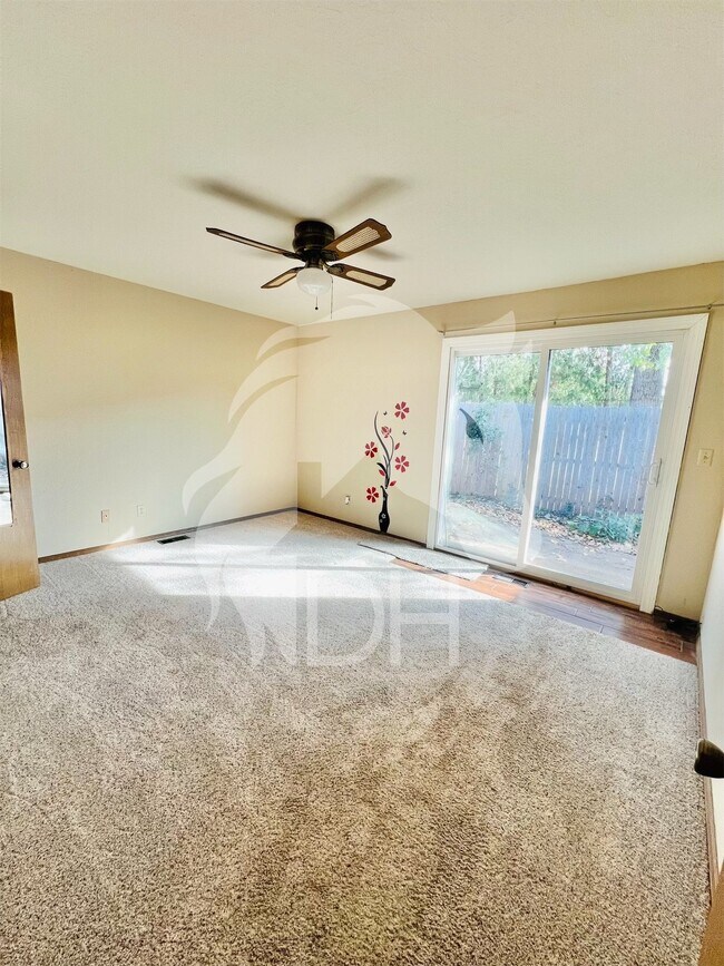 Building Photo - **Charming 2-Bedroom Condo in Enid, OK!**